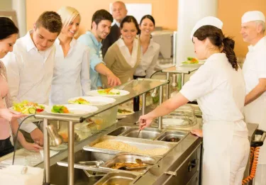 cc09f7fb896e2335967cd847c92defb9-employe-restauration-collective.jpg